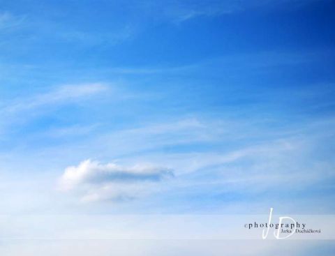 Foto pozadí - NEBE - oblaka větrná