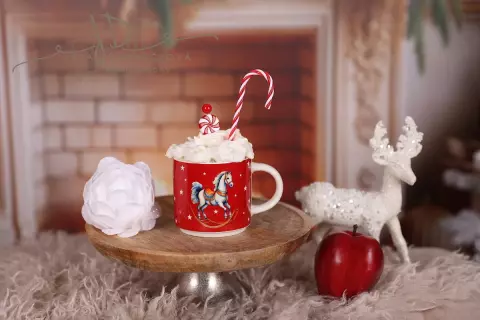Hrneček vánoční se šlehačkou - Koník 1 Hrneček vánoční se šlehačkou - Koník 1