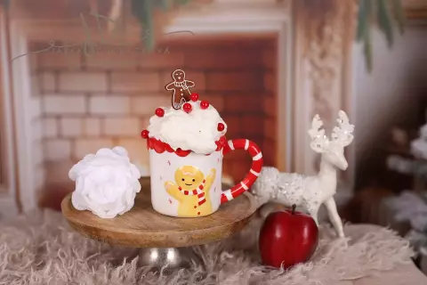 Hrneček vánoční se šlehačkou - Perníček