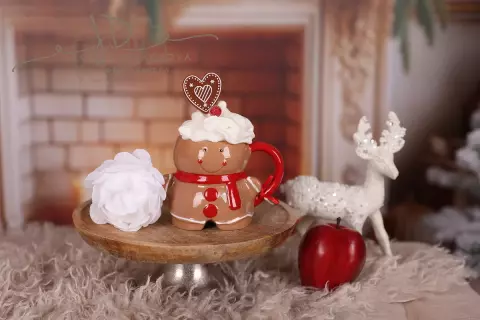 Hrneček vánoční se šlehačkou - Perníček kluk