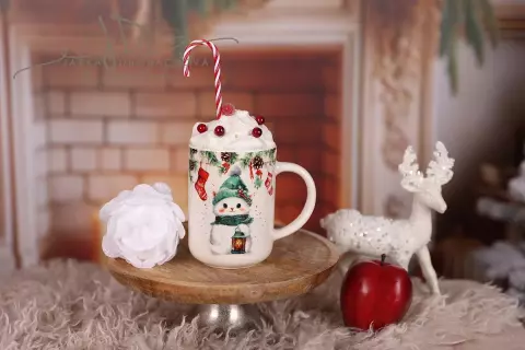 Hrneček vánoční se šlehačkou - Sněhulák