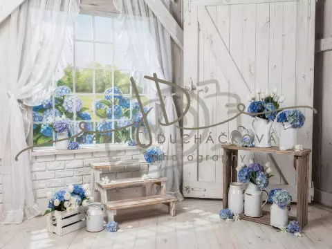 Stodola s hortenziemi 3