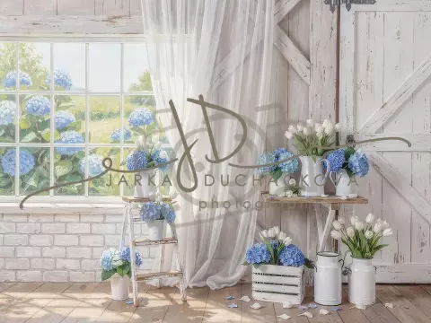 Stodola s hortenziemi 8