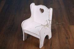 Židlička - křesílko se srdíčkem - bílá
