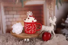 Hrneček vánoční se šlehačkou - červený