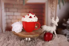 Hrneček vánoční se šlehačkou - červený šálek